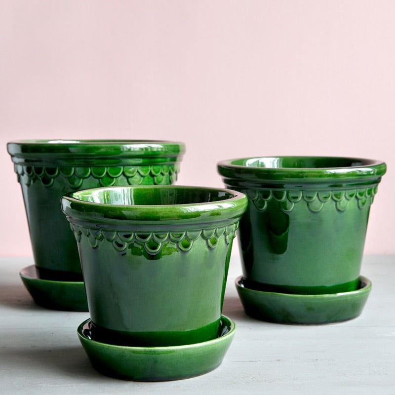 Køb Urtepotte Københavner Green Emerald | fra 229,95 | Flere størrelser | Dag til dag levering | Potte, Skjuler, Urtepot, Blomsterskjuler, Potteskjuler, Blomsterpotte, Slotspotten, Bergs Potter, Glazed by Bergs