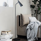 Køb Gulvlampe Precise | findes i flere farver | 1839,00 | Skrivebords lampe, Senge lampe, Hyggelig Lampe, Lampe, Lampe med skærm, Tidsløst design, House Doctor, Messing, Sort, Læselampe