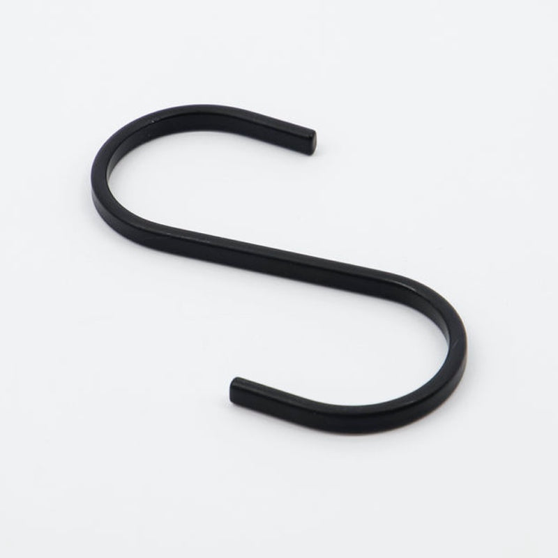 Køb 6 S krog Snap Sort 10 cm | 55,95 | House Doctor, Tøjbøjler, Metal, Jern, Bøjle, Eksklusiv, Knage, Garderobeplads, S-form