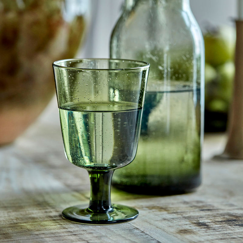 Køb Vinglas Rain Grøn | 99,95 | Fri fragt over 149 kr. | Hurtig levering | Dag til dag levering | House Doctor, Society of Lifestyle | Drikkeglas, Glas på stilk, Glas på fod