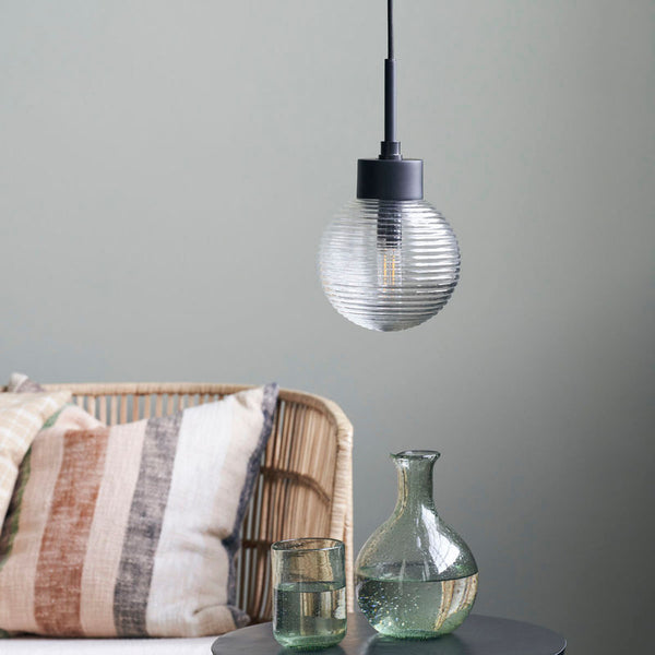 Køb Lampe Gaia Klar | 999,00 | Fri fragt over 149 kr. | Hurtig levering | Dag til dag levering | House Doctor, Society of Lifestyle | Pendel, loftlampe, Køkkenlampe, Spisebordslampe, Tidsløst design, Hængelampe, Glas skærm