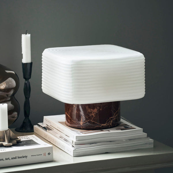 Køb Bordlampe Neat Brun | 1.999,00 | Fri fragt over 149 kr. | Hurtig levering | Dag til dag levering | House Doctor, Society of Lifestyle | Skrivebords lampe, Senge lampe, Hyggelig Lampe, Lampe, Lampe med skærm, Tidsløst design, Læselampe