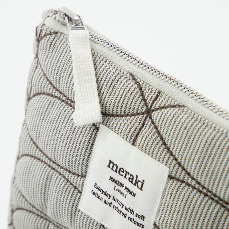 Køb Makeup pung Mentha Lys grå/armygrøn | 299,95 | Fri fragt over 149 kr. | Hurtig levering | Dag til dag levering | House Doctor, Society of Lifestyle | Etui, Clutch, Taske, Rejse, Toiletsager