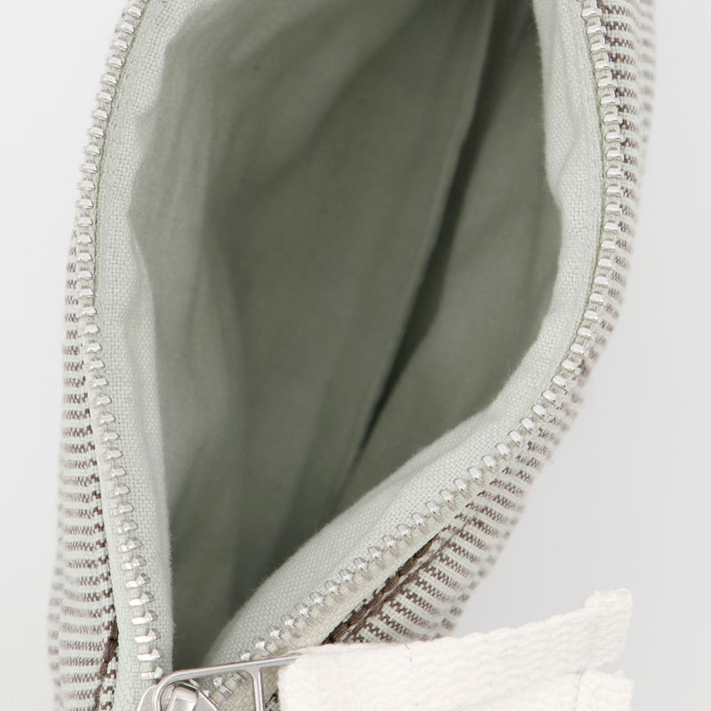 Køb Makeup pung Mentha Lys grå/armygrøn | 299,95 | Fri fragt over 149 kr. | Hurtig levering | Dag til dag levering | House Doctor, Society of Lifestyle | Etui, Clutch, Taske, Rejse, Toiletsager