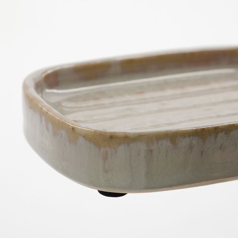 Køb Sæbeholder Datura Shellish grey | 169,95 |Fri fragt over 149 kr. | Hurtig levering | Dag til dag levering | Meraki, Society of Lifestyle | Holder til sæbe, Opvask, Retro, Sæbe, Håndsæbe