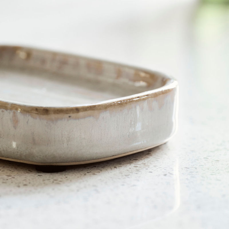 Køb Sæbeholder Datura Shellish grey | 169,95 |Fri fragt over 149 kr. | Hurtig levering | Dag til dag levering | Meraki, Society of Lifestyle | Holder til sæbe, Opvask, Retro, Sæbe, Håndsæbe