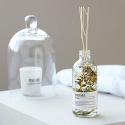 Køb Duftfrisker Verbena Drizzle | 189,95 | Fri fragt over 149 kr. | Hurtig levering | Dag til dag levering | Meraki, Society of Lifestyle | Rum duft, Duftpinde, Diffusers, Room Sprays, Rumsprays, Dufte Til Hjemmet, Duft, Rumduft, Frisk, Duftvæske, Fjerner dårlig lugt, Flakon, Fragrance sticks, Roomduft, Duft glas