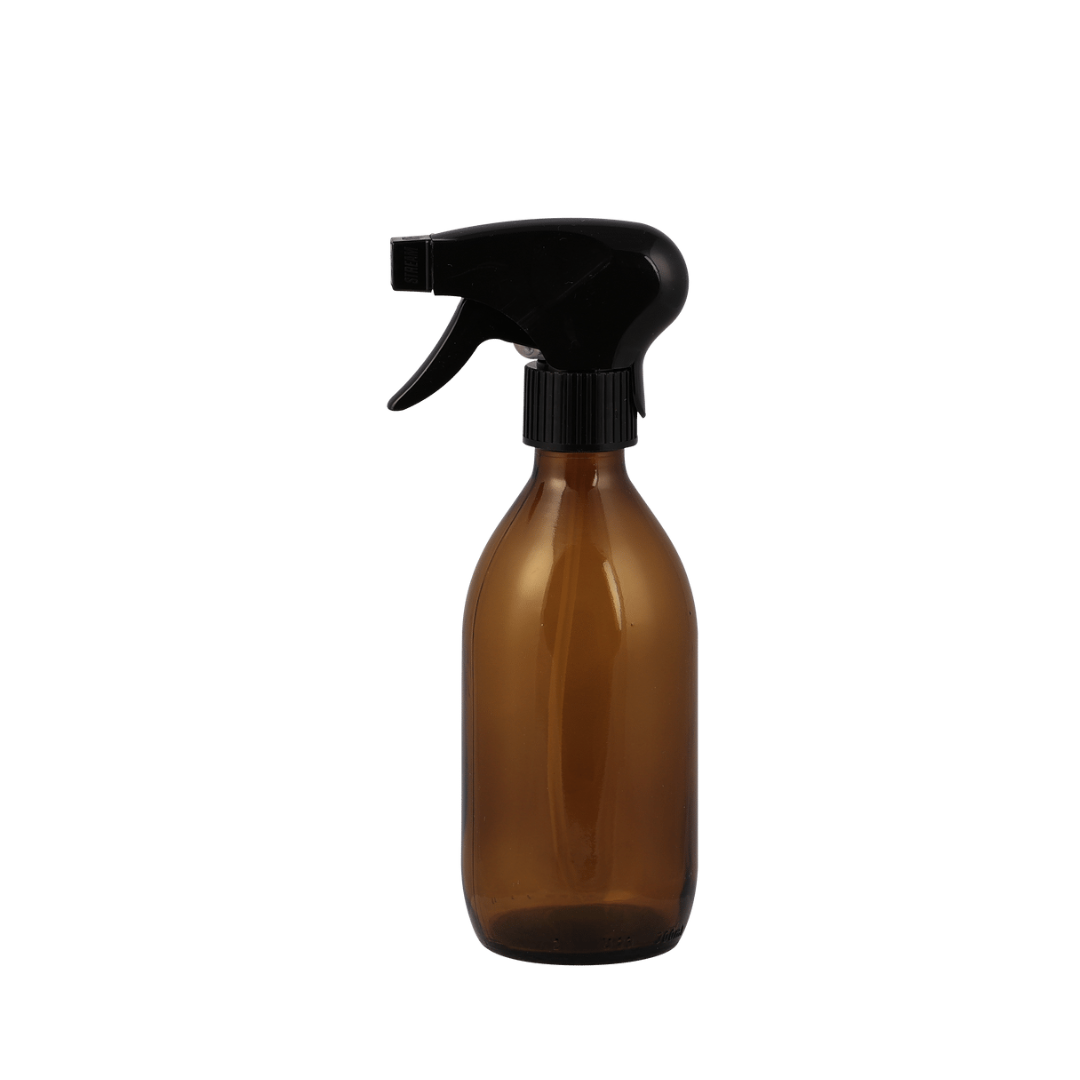 Køb PLINT Sprayflaske - Glas apoteker flaske brun med sprayhoved | Findes i flere størrelser | fra 44,95 | Fri fragt over 149 kr. | Hurtig levering | Dag til dag levering | Zero waste, Glasflaske, Apotekerflaske, Apotekerflasker, Sprayflaske, Flaske, Dispenser, Tom flaske, DIY, Flaske med spray, Tomme flasker til, Emballage, Brun flaske, Tomme flasker, Håndsprit dispenser