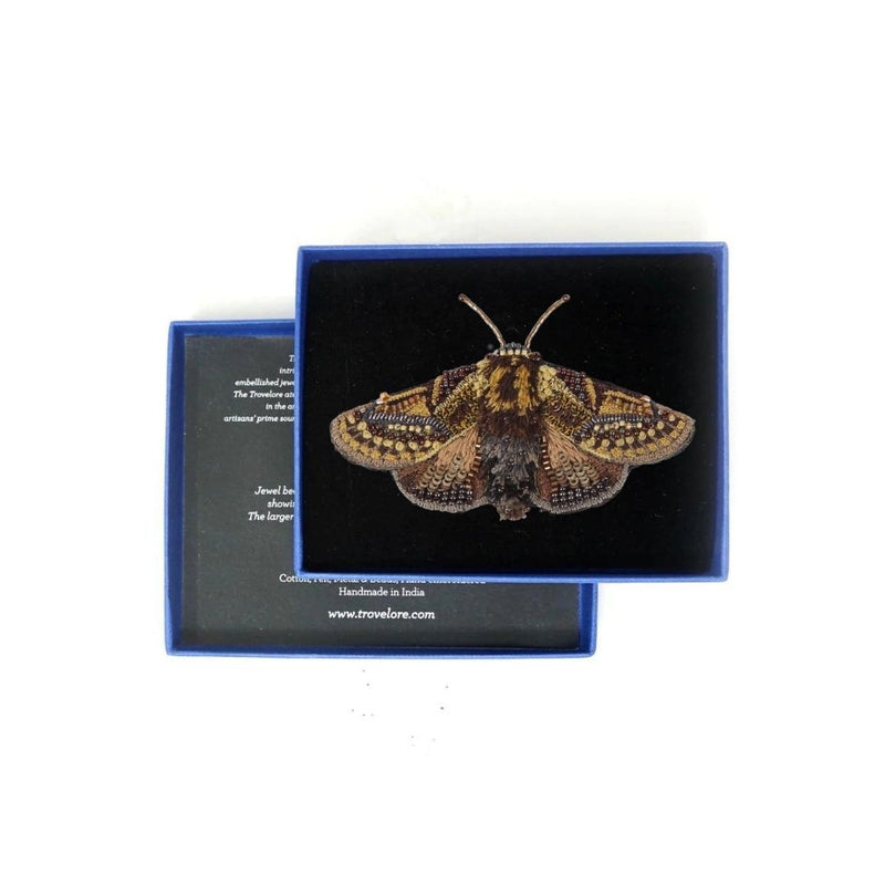 Køb Broche - Gold Moth Brooch Pin | 449,00 | Fri fragt over 149 kr. | Hurtig levering | Dag til dag levering | TROVELORE | Vintage, Håndlavet, Hand made, Førsteklasses materialer, Godt design, Kvalitetsarbejde, Indien