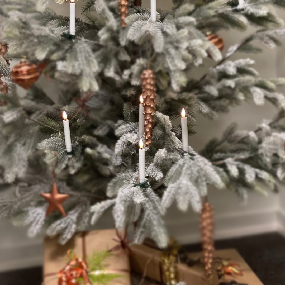 Køb Juletræslys Hvid LED - Sæt af 6 stk | 275,00 | Fri fragt over 149 kr. | Hurtig levering | Dag til dag levering | DELUXE HOMEART | LED-lys, LED-bloklys, Bloklys, Kunstigt lys, Batterilys, Lys med batterier, REAL FLAME™, Remote, Remote control