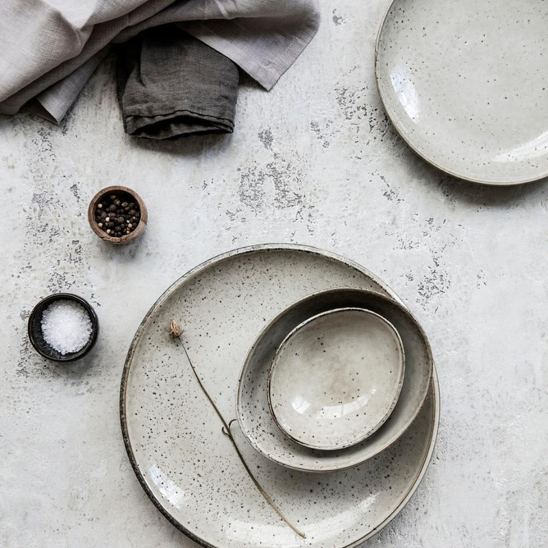 Køb Skål Lake grå/brun | fra 64,95 | Flere størrelser | House Doctor, Borddækningen, Serveringsskål, Snackskål, Skål til morgenmad, Skål til snacks, Skål til suppe, Skål til Salat, Salatskål, Suppeskål, Morgenmadsskål