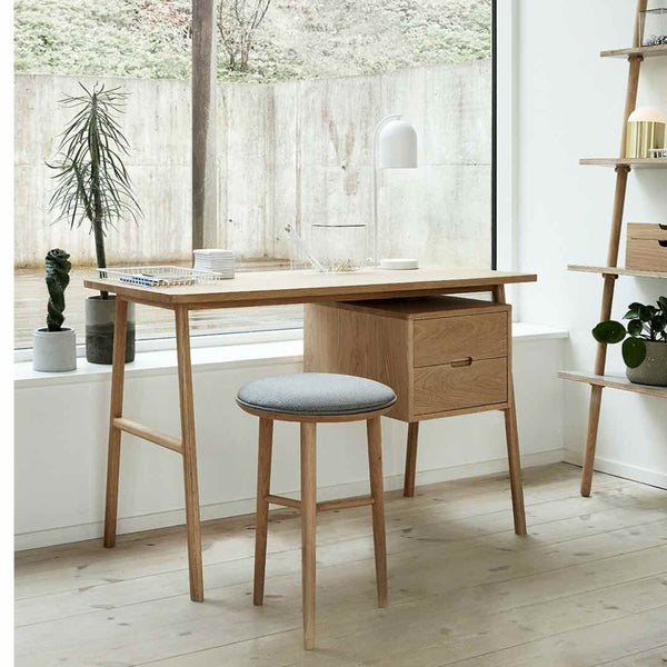 Køb Skrivebord med skuffer egetræ | 4.999,00 | Fri fragt over 149 kr. |  Hurtig levering | Dag til dag levering | Hübsch | Bord, Kontorbord, Kontor, Architect Desk, Arkitekt skrivebord