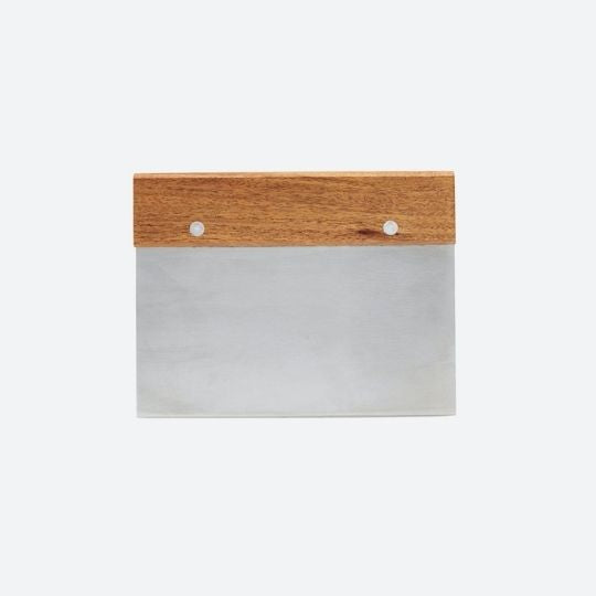 Køb Dejskærer | Rustfrit Stål, Akacie | 114,95 | Fri fragt over 149 kr. | Hurtig levering | Dag til dag levering | Nicolas Vahé, Society of Lifestyle | Skærer, Opdeler, Dejdeler, Bageudstyr, Preshaper, Shap, Former, Brød, Surdej, Bolledej, Bagværk 