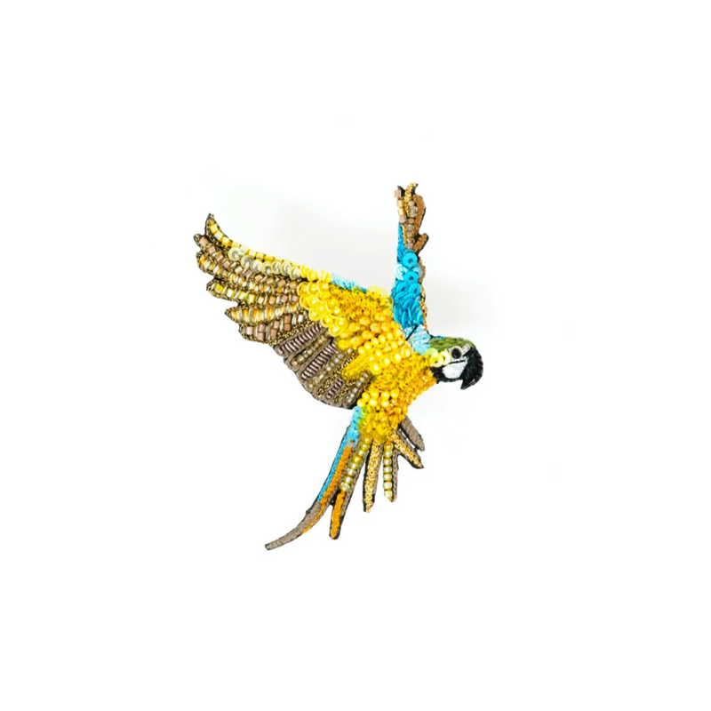 Køb Broche - Blue & Yellow Macaw Brooch Pin | 439,00 | Fri fragt over 149 kr. | Hurtig levering | Dag til dag levering | TROVELORE | Vintage, Håndlavet, Hand made, Førsteklasses materialer, Godt design, Kvalitetsarbejde, Indien