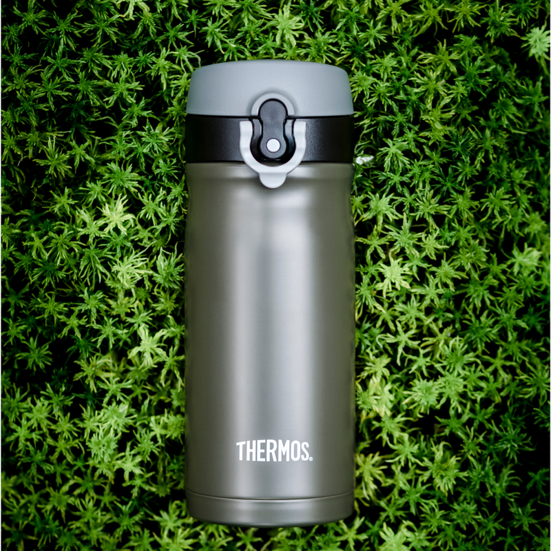 Køb Termokop Thermos Army | 279,95 | Fri fragt over 149 kr. | Hurtig levering | Dag til dag levering | Thermos | Flaske, Termo, Kaffe, Te, Kande, Madopbevaring, Kande, To go, Flaske med termo, Bæredygtig, rustfrit stål, Kold, Varm, Termokande