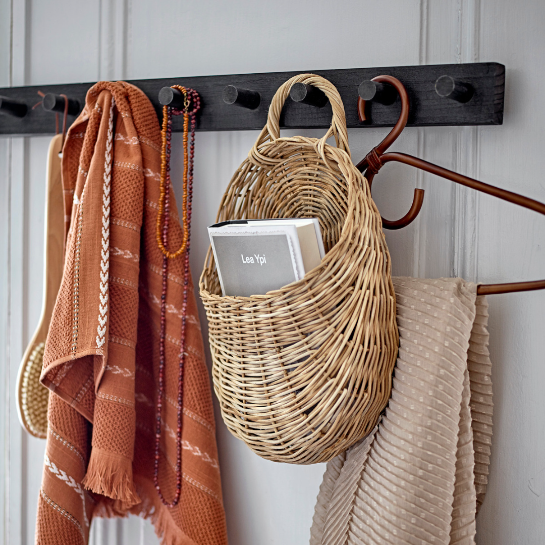 Køb Bøjle i Rattan | fra 54,95 | Fri fragt over 149 kr. | Hurtig levering | Dag til dag levering | Bloomingville | Tøjbøjler, Bøjle, Brun, Eksklusiv, Bøjle i træ, Dekorativ