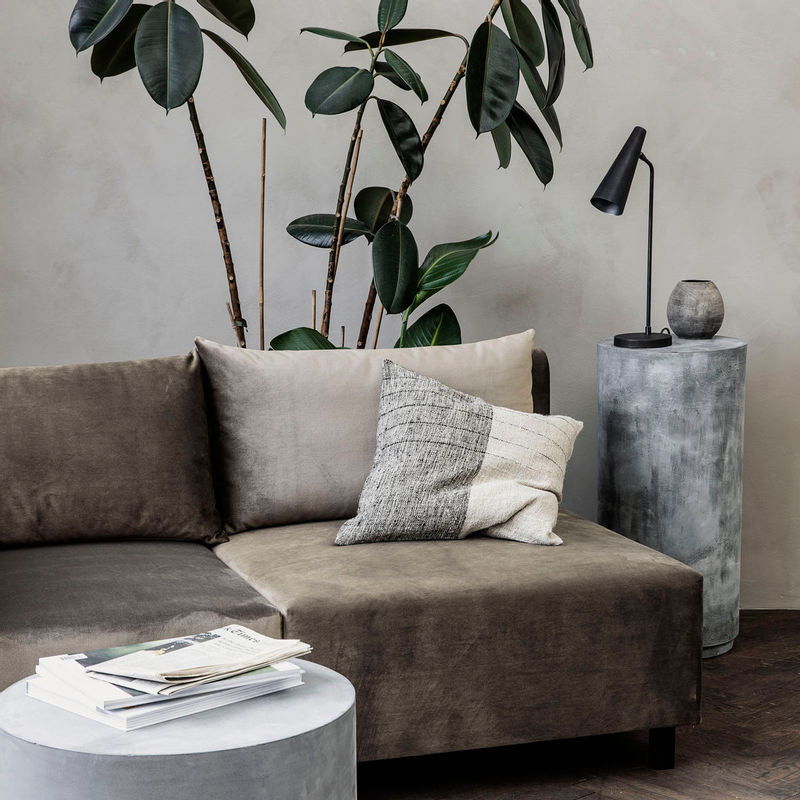 Køb Bordlampe Precise Mat Sort | 1.379,00 | Fri fragt over 149 kr. | Hurtig levering | Dag til dag levering | House Doctor, Society of Lifestyle | Skrivebords lampe, Senge lampe, Hyggelig Lampe, Lampe, Lampe med skærm, Tidsløst design, Messing, Sort, Læselampe