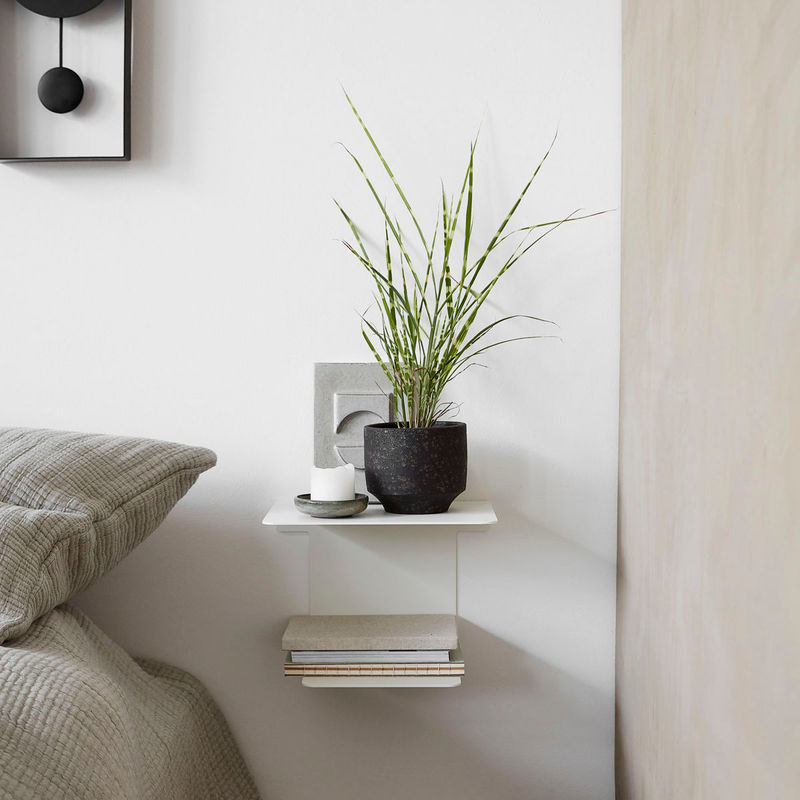 Køb Hylde Book Hvid | 549,00 | Fri fragt over 149 kr. | Hurtig levering | Dag til dag levering | House Doctor, Society of Lifestyle | Hylde til boligen, til badeværelset, til stuen, til køkkenet, til soveværelset, Natbord, Sengebord, Væghængt bord 