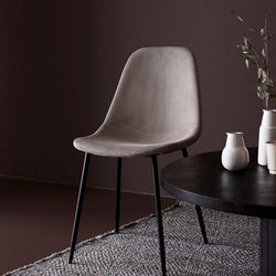 Køb Stol Found Sand | 599,00 | Fri fragt over 149 kr. | Hurtig levering | Dag til dag levering | House Doctor, Society of Lifestyle | Spisestuestol, Kontorstol, Møbel, Stol uden armlæn, Fløjl