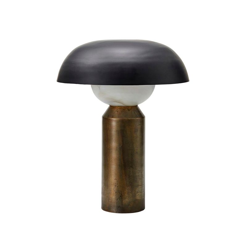 Køb Bordlampe Big fellow Antik messingfinish | 2.499,00 | Fri fragt over 149 kr. | Hurtig levering | Dag til dag levering | House Doctor, Society of Lifestyle | Skrivebords lampe, Senge lampe, Hyggelig Lampe, Lampe, Lampe med skærm, Tidsløst design, Læselampe, Skulptur
