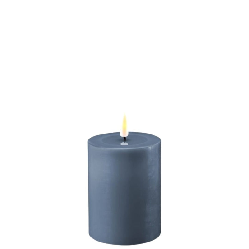 Køb Bloklys Pastel Blå  LED | fra 99,95 | Flere størrelser | Fri fragt over 149 kr. | Hurtig levering | Dag til dag levering | DELUXE HOMEART | LED-lys, LED-bloklys, Bloklys, Kunstigt lys, Batterilys, Lys med batterier, REAL FLAME™ 
