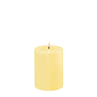 Køb Bloklys Pastel Gul LED | fra 99,95 | Flere størrelser | Fri fragt over 149 kr. | Hurtig levering | Dag til dag levering | DELUXE HOMEART | LED-lys, LED-bloklys, Bloklys, Kunstigt lys, Batterilys, Lys med batterier, REAL FLAME™ 