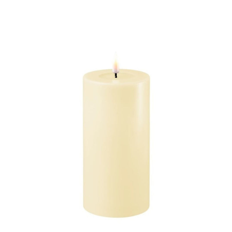Køb Bloklys Cream LED | fra 99,95 | Flere størrelser | Fri fragt over 149 kr. | Hurtig levering | Dag til dag levering | DELUXE HOMEART | LED-lys, LED-bloklys, Bloklys, Kunstigt lys, Batterilys, Lys med batterier, REAL FLAME™ 