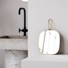 Køb Spejl med ramme Antik messing 20x22 cm | 349,00 | Fri fragt over 149 kr. | Hurtig levering | Dag til dag levering | Meraki, Society of Lifestyle | Badeværeslesspejl, Pyntespejl, Sminkespejl