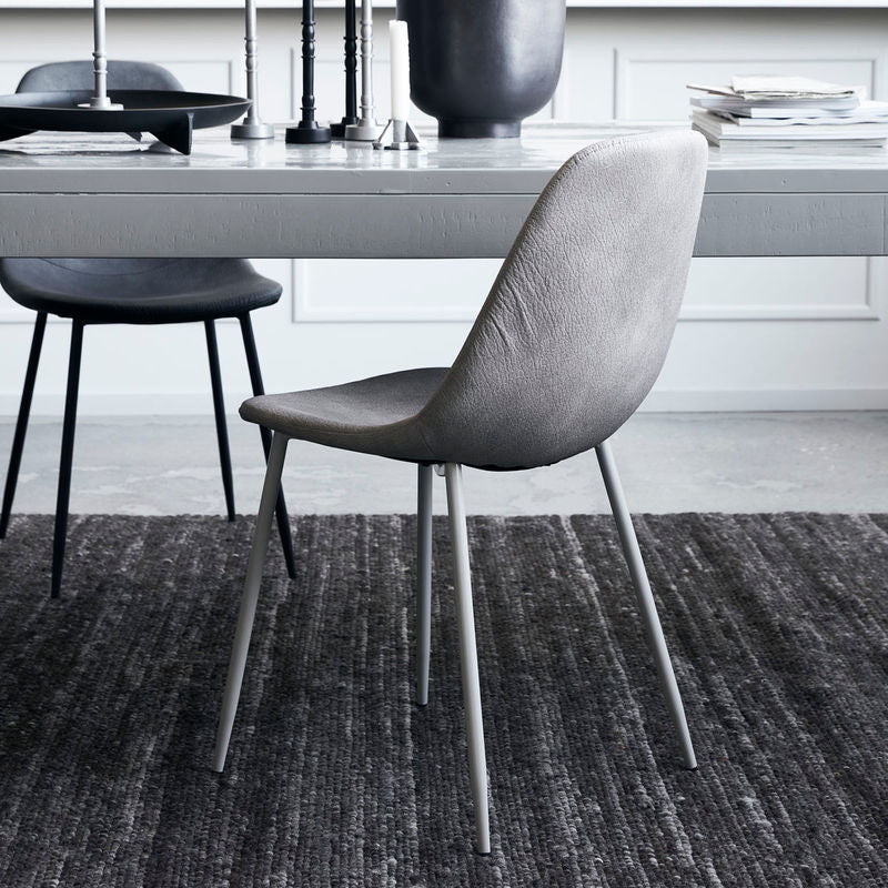 Køb Stol Found Antik lysegrå | 699,00 | Fri fragt over 149 kr. | Hurtig levering | Dag til dag levering | House Doctor, Society of Lifestyle | Spisestuestol, Kontorstol, Møbel, Stol uden armlæn, Læder look