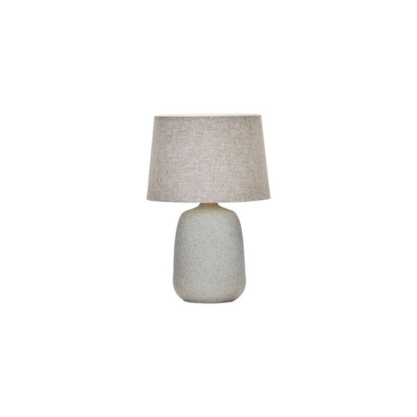 Køb Bordlampe med skærm Tana Råhvid | 1.199,00 | Fri fragt over 149 kr. | Hurtig levering | Dag til dag levering | House Doctor, Society of Lifestyle | Skrivebords lampe, Senge lampe, Hyggelig Lampe, Lampe, Lampe med skærm, Tidsløst design, Læselampe