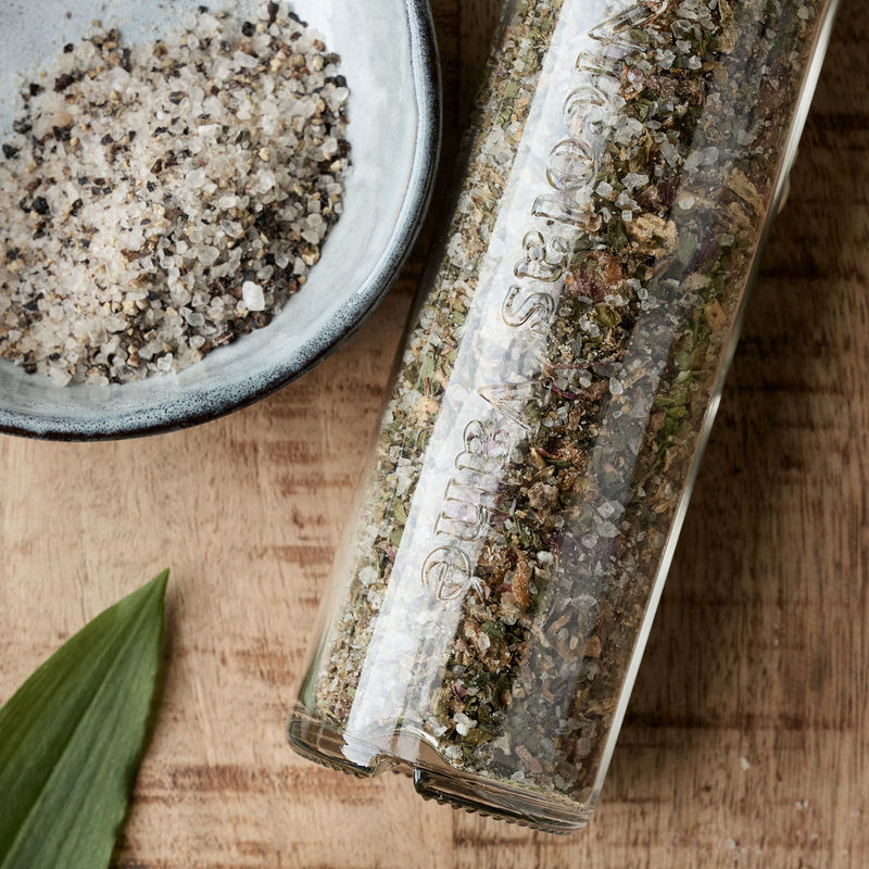 Køb Gaveæske Everyday mix & Wild garlic | 169,95 | Fri fragt over 149 kr. | Hurtig levering | Dag til dag levering | Nicolas Vahé, Saltsæt, Pebersæt, Saltgaveæske, Salte, Pebre, Saltogpeber, Krydderi, Krydderisæt, Krydderigave, Gavesæt, 2i1, Giftbox, Gaveboks