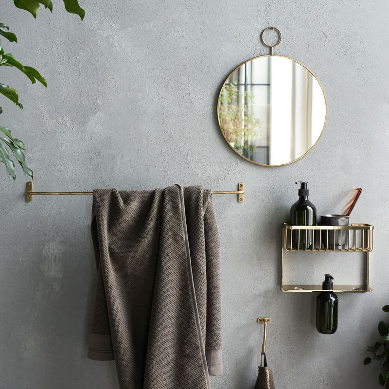 Køb Håndklædeholder Welo Børstet messing finish | 279,95 | Fri fragt over 149 kr. | Hurtig levering | Dag til dag levering | House Doctor, Society of Lifestyle | Knage, Greb, Håndklædestang, Krog, Til håndklæder, Til køkkenredskaber, Til badeværelse, Bøjle, Tøj opbevaring