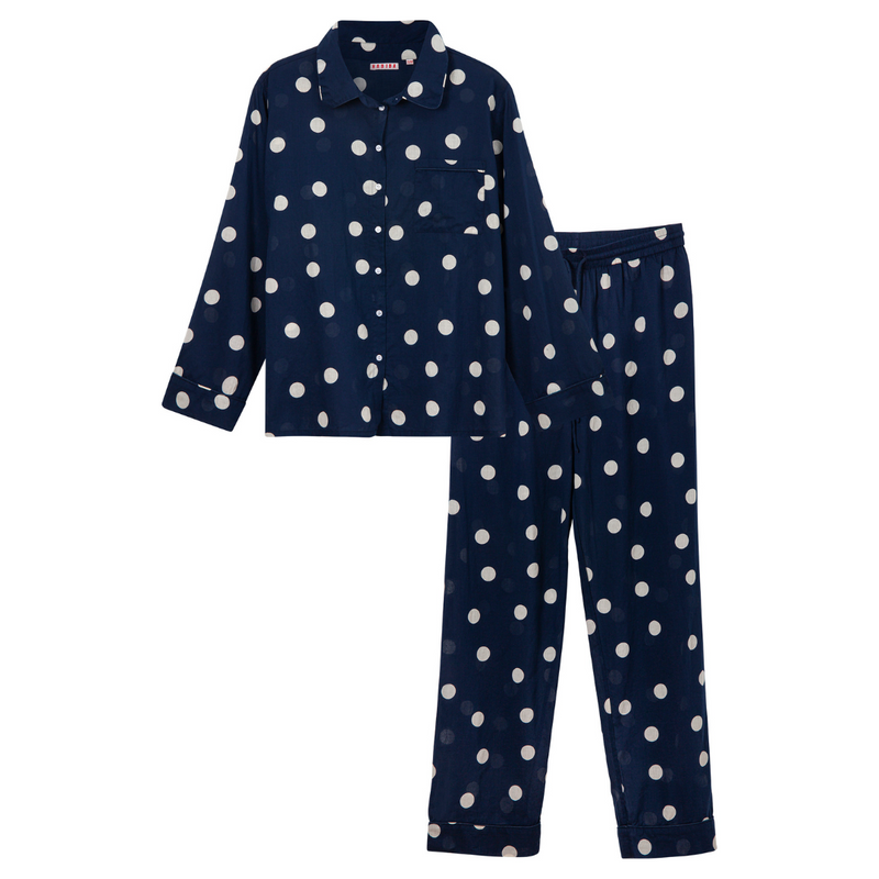 Køb Pyjamassæt Milla Navy Blue | 949,00 | Fri fragt over 149 kr. | Hurtig levering | Dag til dag levering | Habiba | Pyjamas, Pyjamas set, Pyjamassæt, Nattøj, Skjorte, Bukser, Til hverdag og fest 