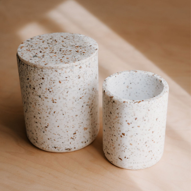 Køb Krukke med låg Terrazzo | fra 269,95 | Fri fragt over 149 kr. |  Hurtig levering | Dag til dag levering | Humdakin | Bæredygtig, Mønster, Krukke, Beholder, Blomstervase, Til dekoration, Til opbevaring, Opbevaringsvase, Børsteholder, Tandbørsteholder, Tandkrus