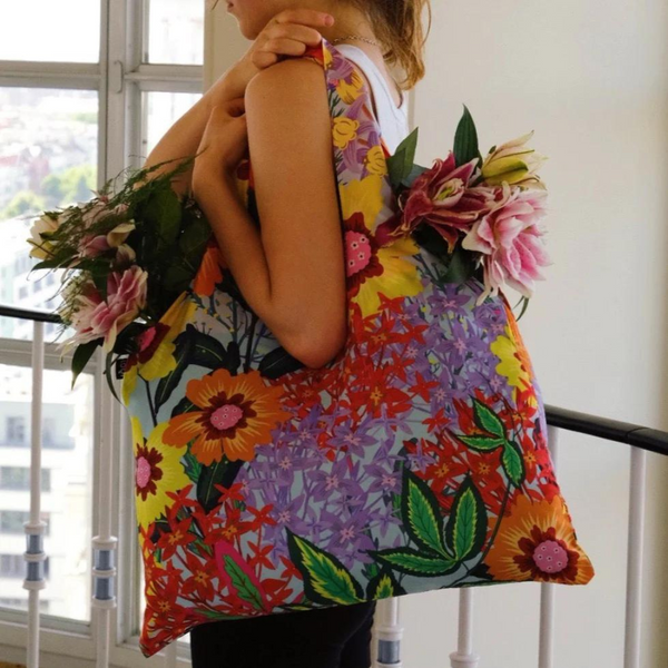 Køb Indkøbspose Pomme Chan | Thai Floral | 85,00 | Fri fragt over 149 kr. | Hurtig levering | Dag til dag levering | Loqi | Håndtaske, Træningstaske, Totetaske, Indkøbstaske, Tote bag, Undgå plastposer, Undgå engangsposer, Stofnet, Genbrugsmulepose, Pose, Net, Indkøbsnet