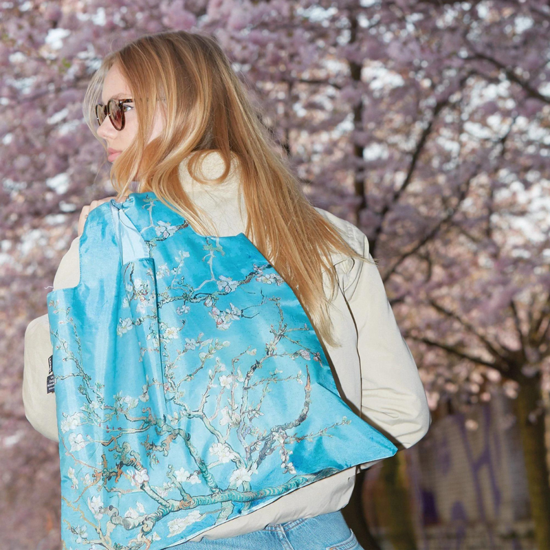 Køb Indkøbspose Vincent van Gogh | Almond Blossom | 85,00 | Fri fragt over 149 kr. | Hurtig levering | Dag til dag levering | Loqi | Håndtaske, Træningstaske, Totetaske, Indkøbstaske, Tote bag, Undgå plastposer, Undgå engangsposer, Stofnet, Genbrugsmulepose, Pose, Net, Indkøbsnet