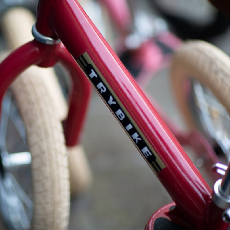 Køb Balancecykel to hjul Vintage Rød | Fri fragt over 149 kr. | Hurtig levering | Dag til dag levering | Trybike | Løbecykel, Begyndercykel, Børnecykel, Cykel uden pedaler, Tohjulet løbecykel