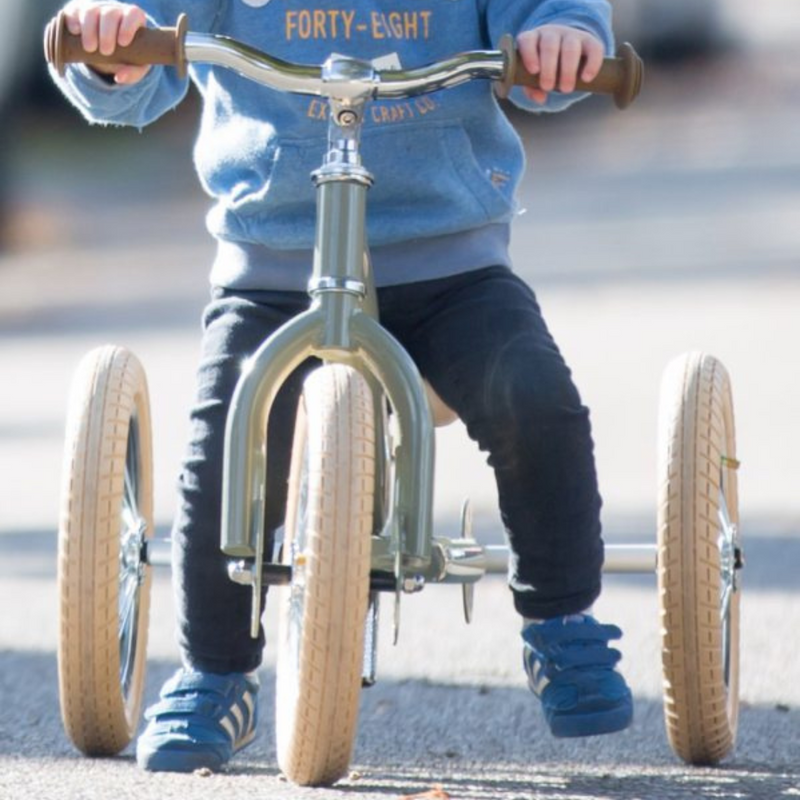 Køb Balancecykel to hjul Vintage Grøn | Fri fragt over 149 kr. | Hurtig levering | Dag til dag levering | Trybike | Løbecykel, Begyndercykel, Børnecykel, Cykel uden pedaler, Tohjulet løbecykel