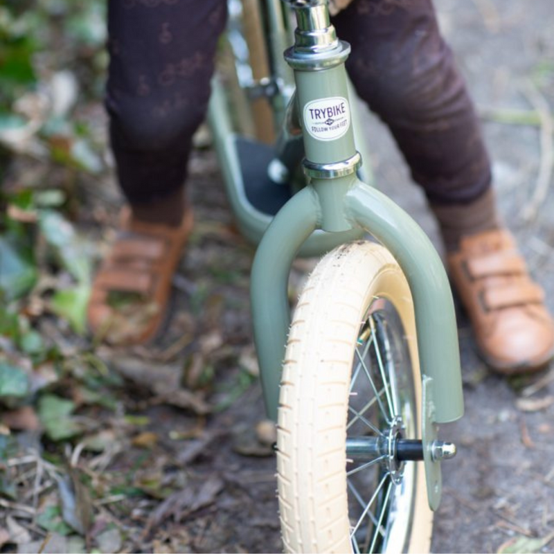 Køb Balancecykel to hjul Vintage Grøn | Fri fragt over 149 kr. | Hurtig levering | Dag til dag levering | Trybike | Løbecykel, Begyndercykel, Børnecykel, Cykel uden pedaler, Tohjulet løbecykel