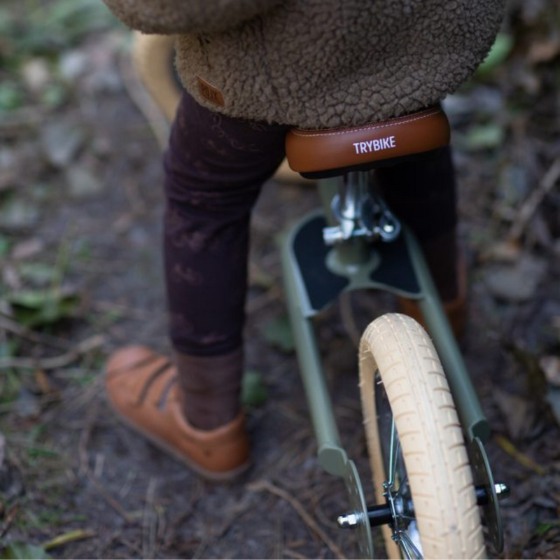 Køb Balancecykel to hjul Vintage Grøn | Fri fragt over 149 kr. | Hurtig levering | Dag til dag levering | Trybike | Løbecykel, Begyndercykel, Børnecykel, Cykel uden pedaler, Tohjulet løbecykel
